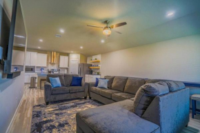 Stunning 3 Bedroom, 2 Bath Close to Everything!